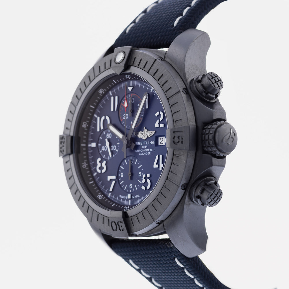 Breitling Super Avenger V13375 2