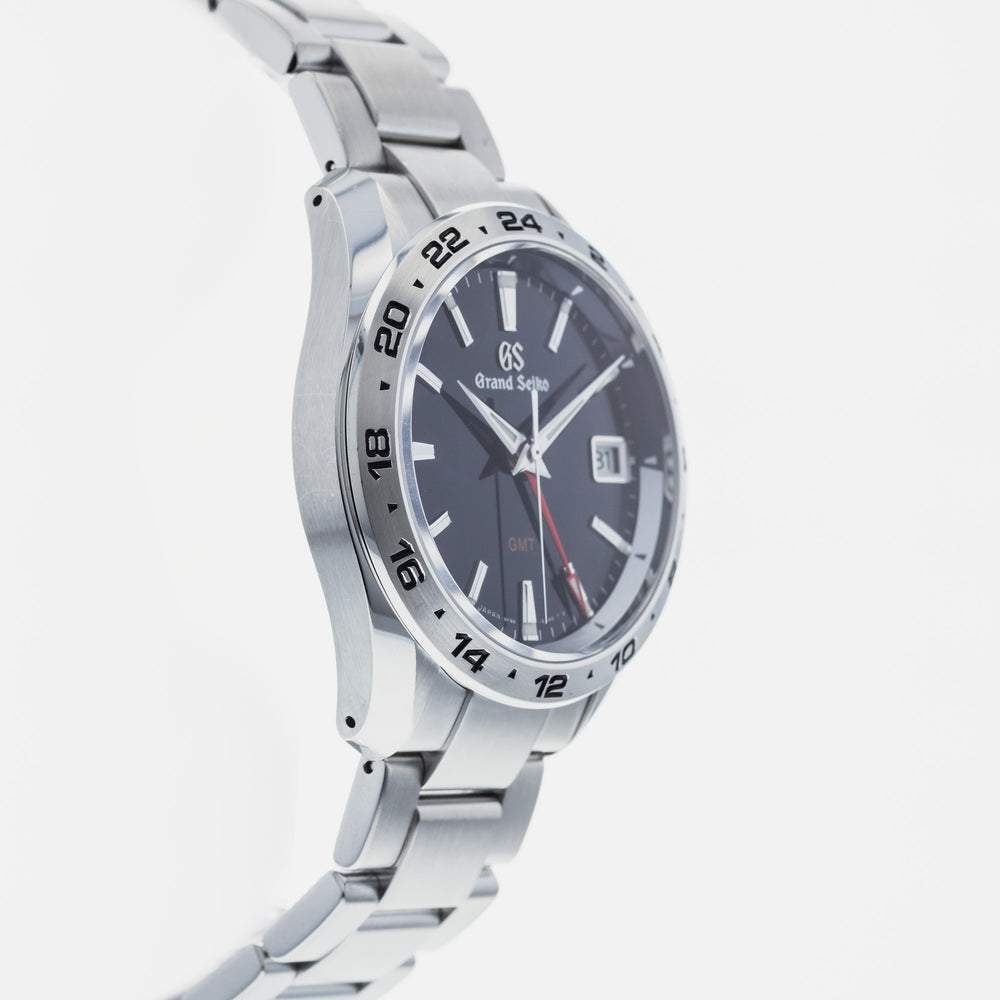 Grand Seiko Sport Quartz SBGN005 4